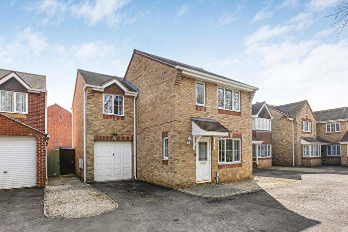 3 Bedroom Detached House For Sale In Germander Way, Bicester, OX26