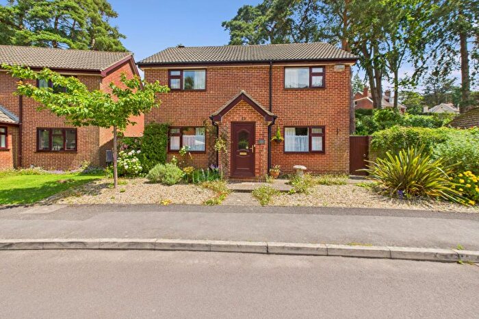 3 Bedroom Detached House For Sale In Wentworth Drive, Broadstone, Dorset, BH18