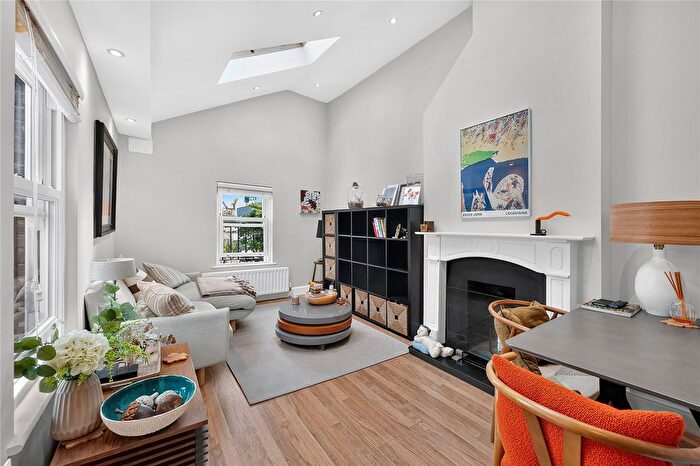 2 Bedroom Flat For Sale In Crystal Palace Road, East Dulwich, London, SE22