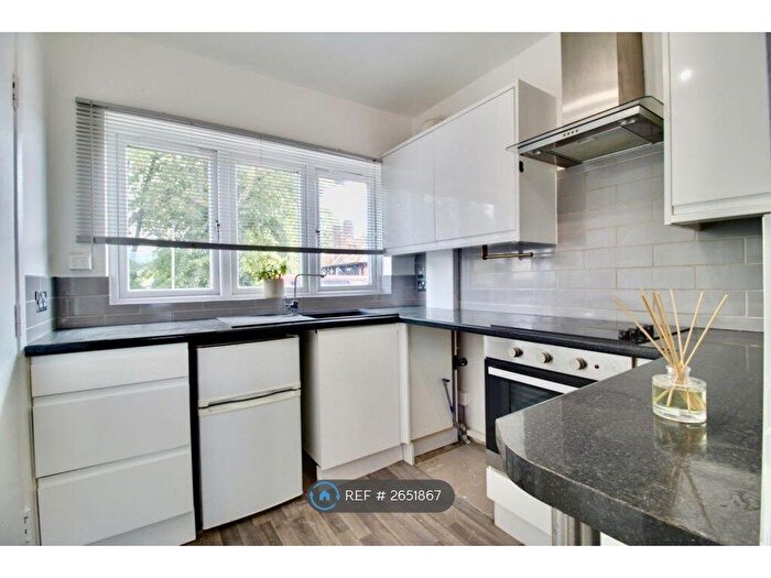 1 Bedroom Flat To Rent In Hainault Road, Romford, RM5