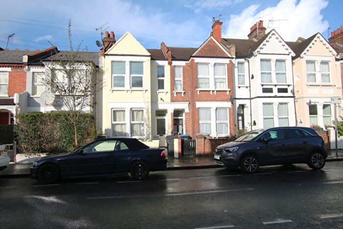 2 Bedroom Flat To Rent In Chapter Road, Willesden, NW2