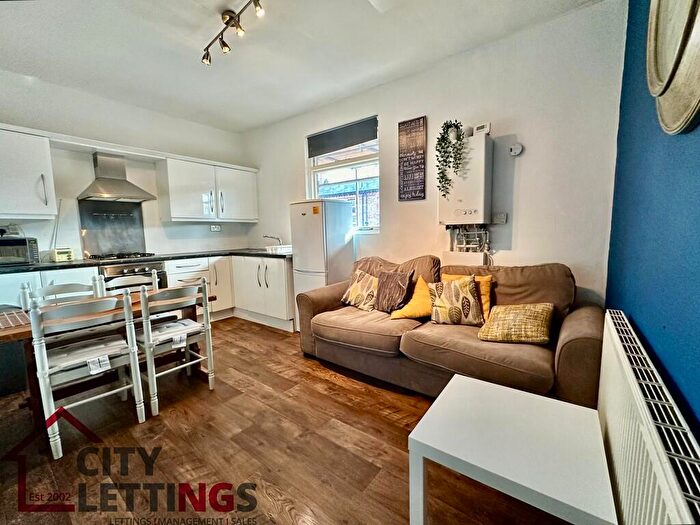 2 Bedroom Flat To Rent In Waterloo Road, Arboretum, NG7