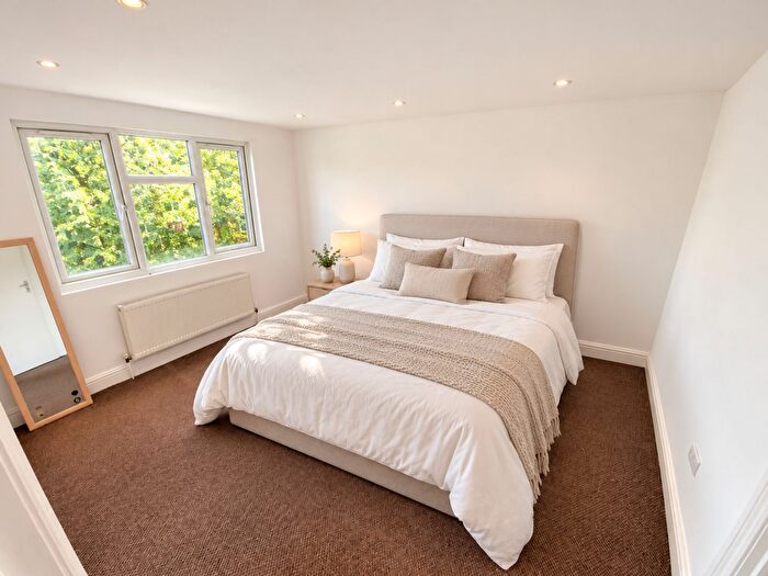 3 Bedroom Property To Rent In Forest Drive West, London, E11