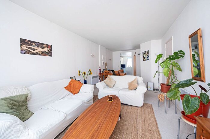 2 Bedroom Flat To Rent In Aldgate East, Aldgate, London, E1