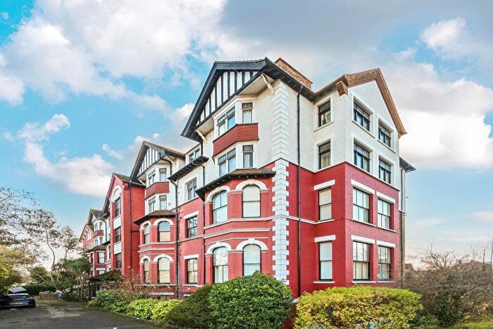 3 Bedroom Flat For Sale In Ellesmere Court, London, SE20