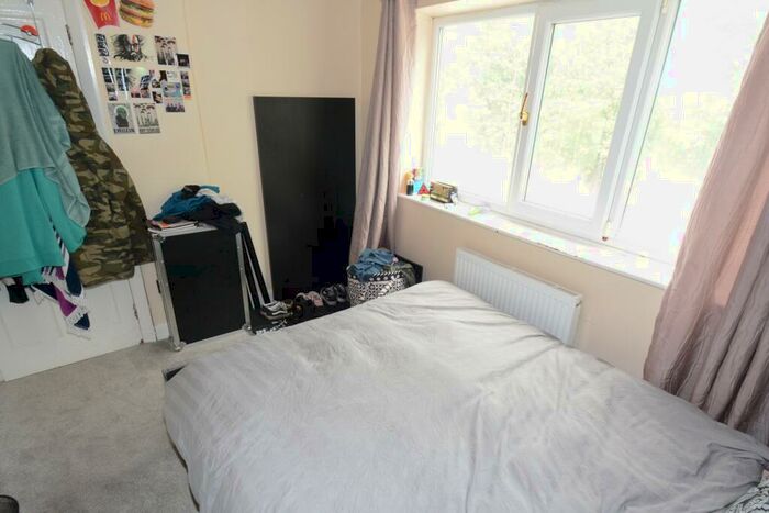 2 Bedroom Semi-Detached House For Sale In Parvet Avenue, Droylsden, M43