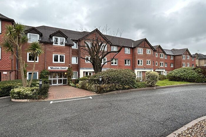 1 Bedroom Flat To Rent In Weston Court, Farnham Close, N20