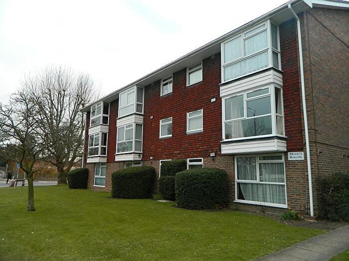 1 Bedroom Flat To Rent In Copperfield Court, Leatherhead, KT22
