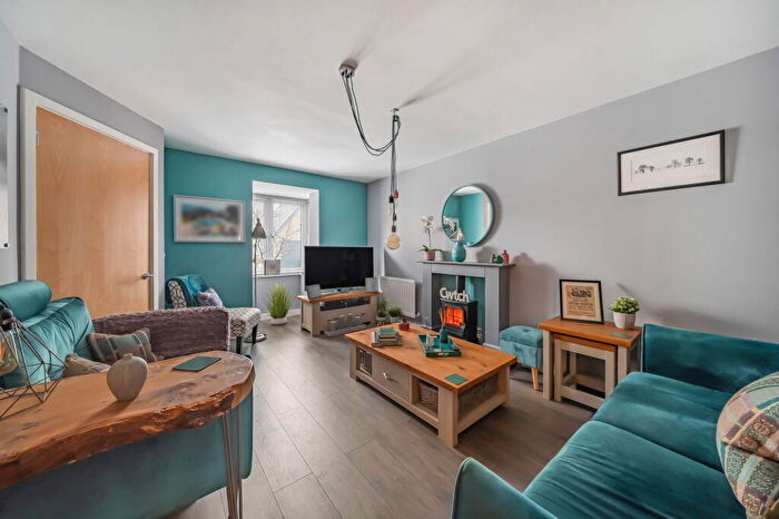 4 Bedroom Link Detached House For Sale In Avington Way, Sherfield-on-Loddon, RG27