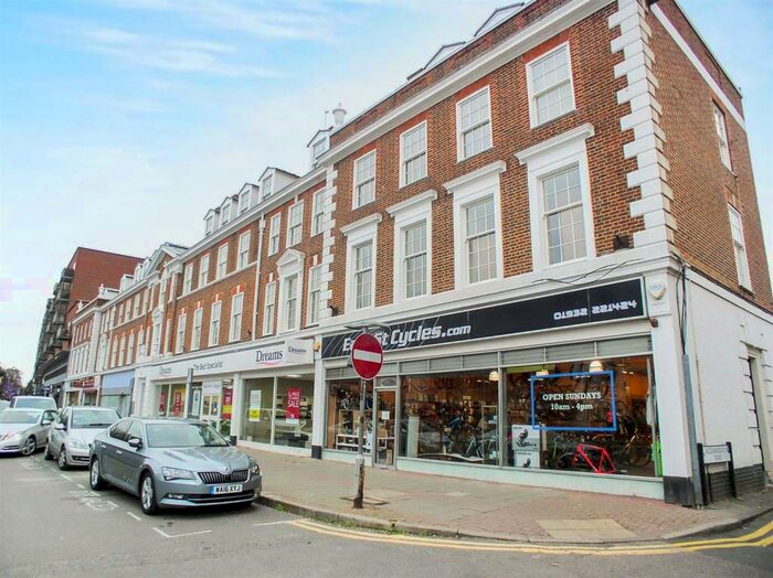 1 Bedroom Apartment To Rent In Brassey House, New Zealand Avenue, Walton-On-Thames, KT12