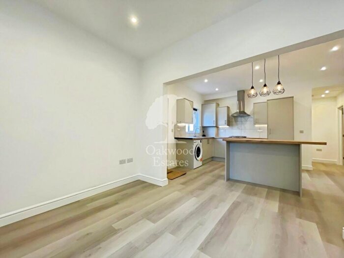 2 Bedroom Maisonette To Rent In Wellesley Road, Slough, SL1