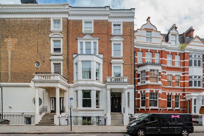 2 Bedroom Flat For Sale In Holland Park Gardens, Holland Park, W14