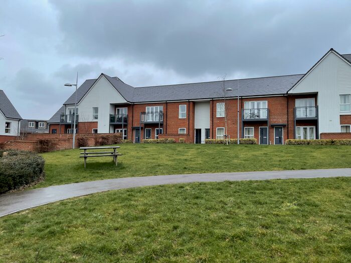 2 Bedroom Apartment To Rent In Turnpike Lane, Faygate, Horsham, RH12