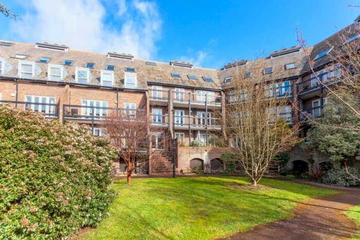 2 Bedroom Flat To Rent In Shirelake Close, Oxford, OX1