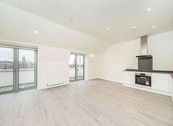 2 Bedroom Flat To Rent In Clive Lodge, Shirehall Lane, Hendon, NW4
