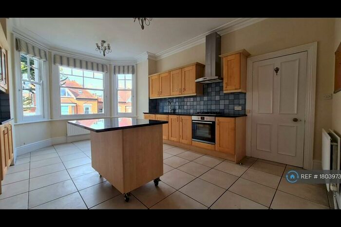 4 Bedroom Flat To Rent In Southwood Avenue, London, N6
