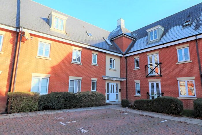 2 Bedroom Flat To Rent In Priory Chase, Rayleigh, SS6