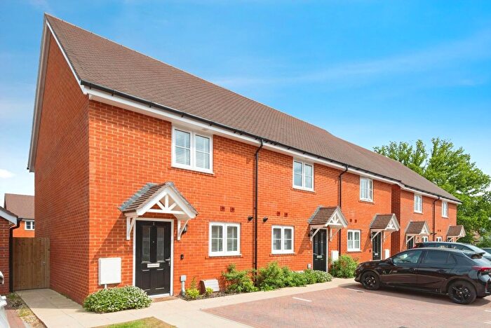 2 Bedroom Detached House For Sale In Stanton Crescent, Horley, Surrey, RH6