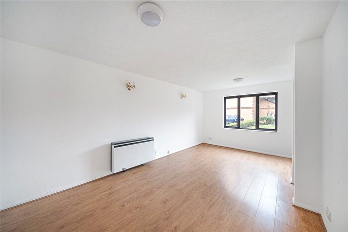 2 Bedroom Flat To Rent In Southey Road, London, SW19