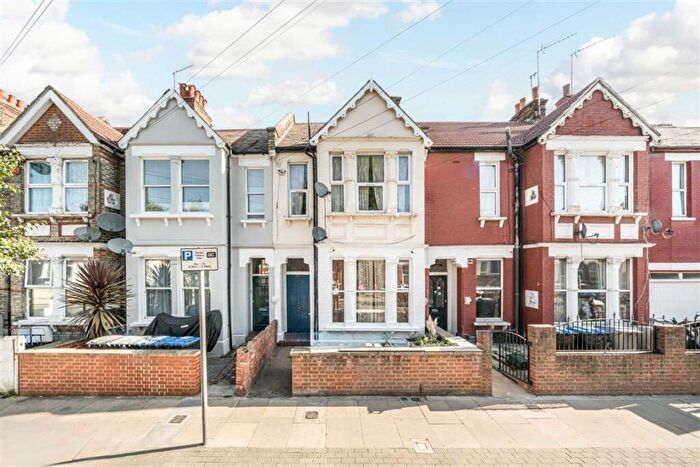 2 Bedroom Maisonette For Sale In Chapter Road, Willesden, NW2