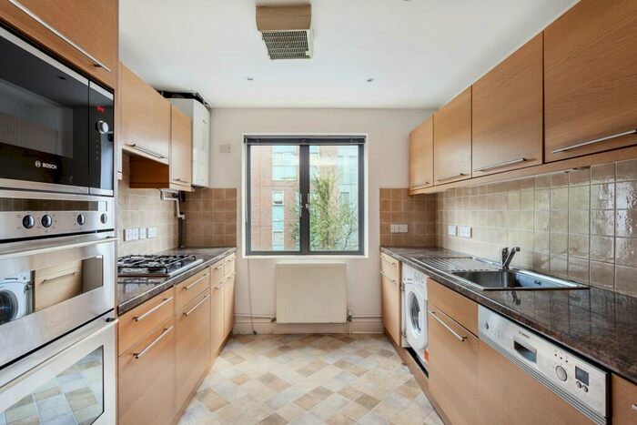 3 Bedroom Flat To Rent In Manor Gardens, N7