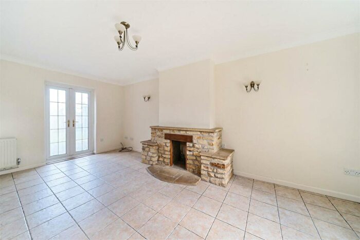 4 Bedroom Detached House For Sale In Meadowside, Mosterton, DT8