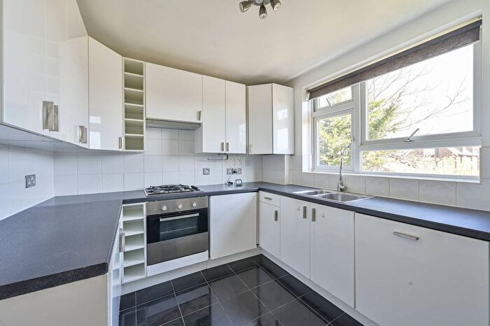 2 Bedroom Flat To Rent In South Park Road, South Park Gardens, London, SW19
