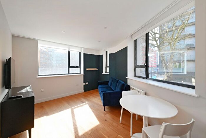 1 Bedroom Flat For Sale In Barking Road, Canning Town, E16