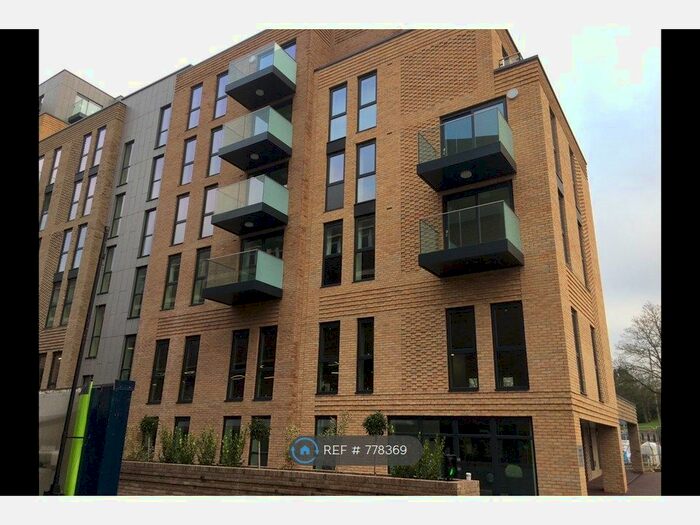 2 Bedroom Flat To Rent In Sapphire House, Orpington, BR6