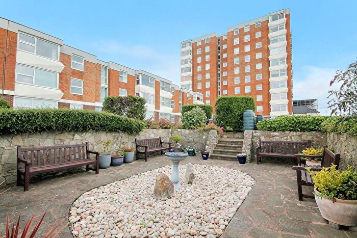 2 Bedroom Flat For Sale In Milford Court, Brighton Road, Lancing, BN15