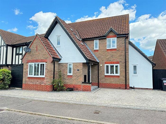 4 Bedroom Detached House For Sale In Langham Drive, Rayleigh, SS6