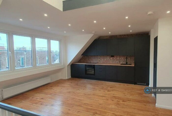 2 Bedroom Flat To Rent In High Street, Edgware, HA8