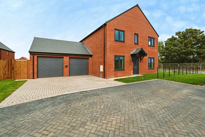 5 Bedroom Detached House For Sale In Copper Close, Bradwell, Great Yarmouth, NR31