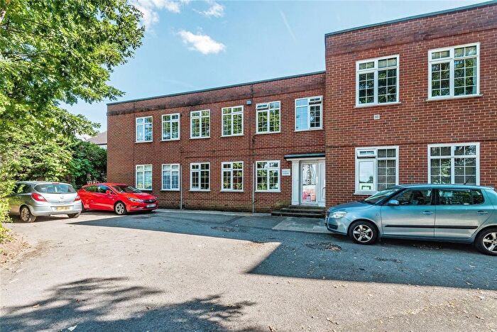 1 Bedroom Flat For Sale In Epsom Road, Leatherhead, Surrey, KT22