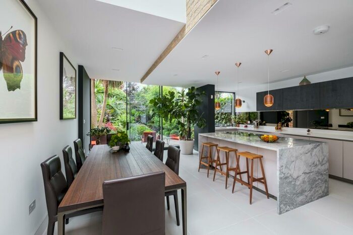 3 Bedroom Terraced House To Rent In Richmond Road London, E8