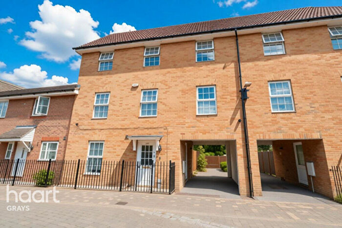 4 Bedroom Town House For Sale In Caspian Way, Purfleet, RM19
