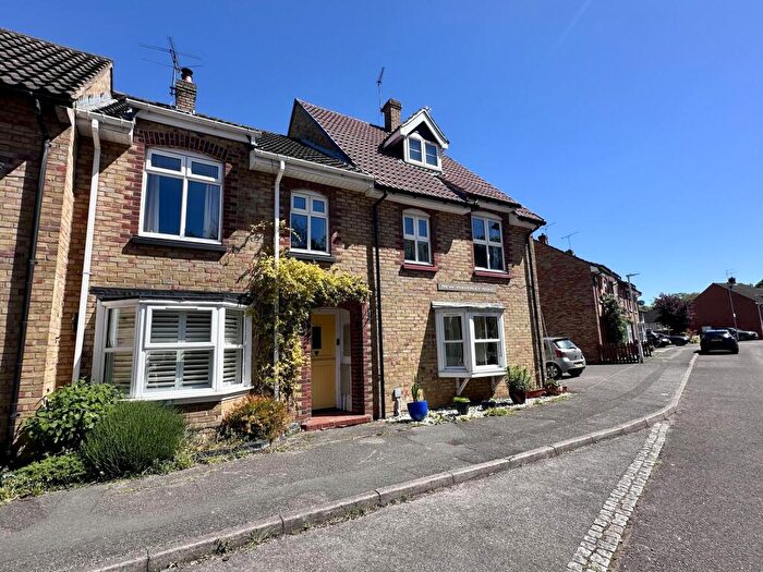 3 Bedroom Terraced House For Sale In New Waverley Road, Basildon, SS15
