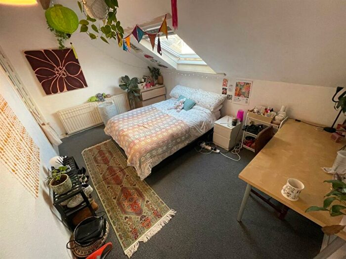 6 Bedroom Terraced House To Rent In Newport Gardens, Headingley, Leeds, LS6