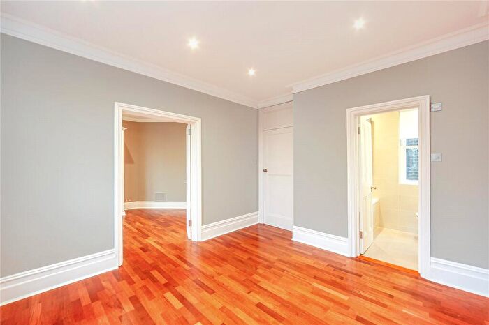 3 Bedroom Penthouse For Sale In Priory Mansions, Drayton Gardens, London, SW10