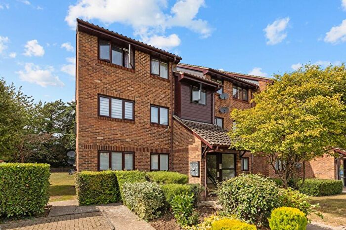 2 Bedroom Apartment For Sale In Newbridge Close, Broadbridge Heath, RH12