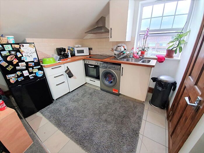 1 Bedroom Flat To Rent In Chigwell Road, South Woodford, E18