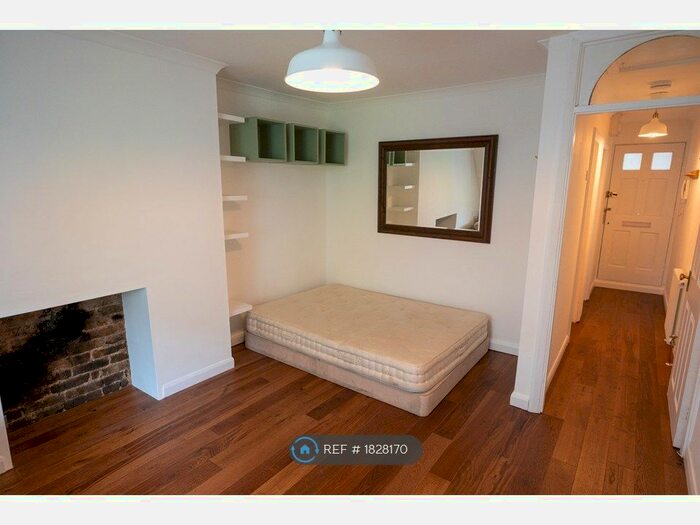 Studio To Rent In Ebury Bridge Road, London, SW1W