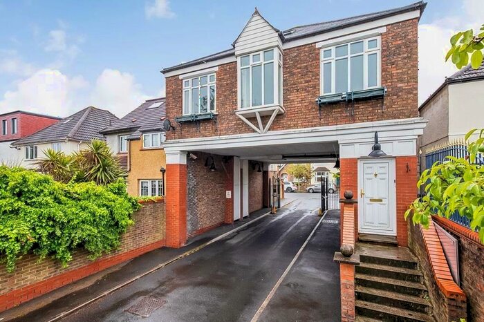 2 Bedroom Apartment To Rent In Uffington Road, West Norwood, London, SE27