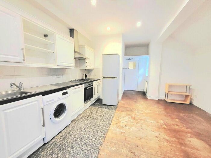 2 Bedroom Flat To Rent In Forster, London, N17