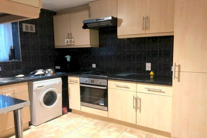2 Bedroom Flat To Rent In Dunningford Close, Hornchurch RM12