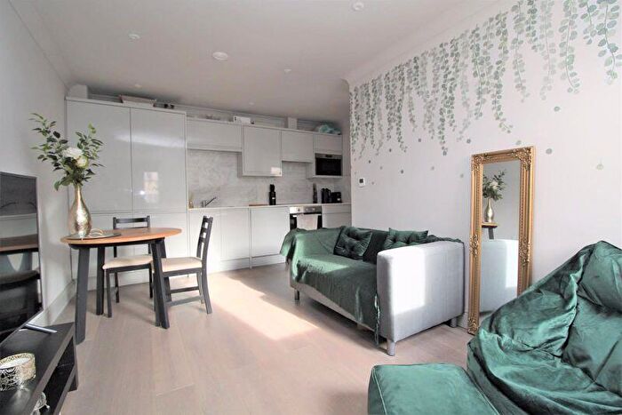 1 Bedroom Flat To Rent In Lower Southend Road, Wickford, SS11