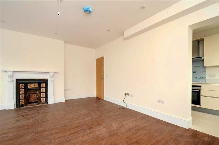 3 Bedroom Flat To Rent In Walpole Gardens, Chiswick, London, W4
