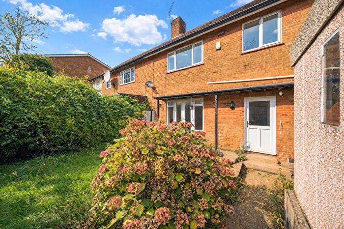 3 Bedroom Semi-Detached House For Sale In Malden Way, New Malden, KT3