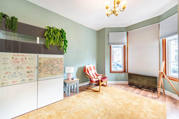 1 Bedroom Flat To Rent In Gowan Road, Willesden, London, NW10