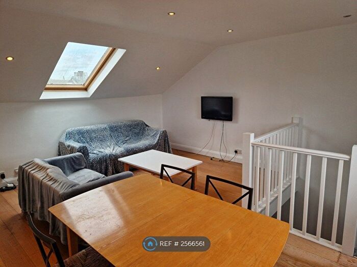 3 Bedroom Flat To Rent In Brixton, London, SW2